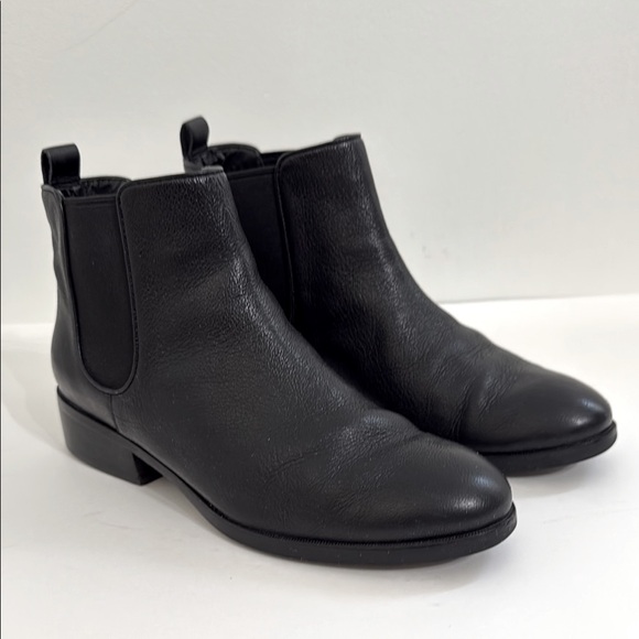 3/$30 COLE HAAN Black Leather Landsman Chelsea Ankle Boots Size 9.5B Almond Toe - Picture 1 of 11